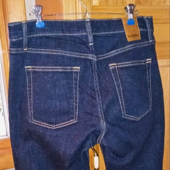 NEW! Goodfellow & Co. Men’s Athletic Fit Medium Wash Comfortable Denim Jeans - Picture 3 of 12